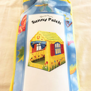 Playhouse Sunny Patch new 44 1/4" H x 38 3/8" wide x 30 1/8” diameter David Kirk